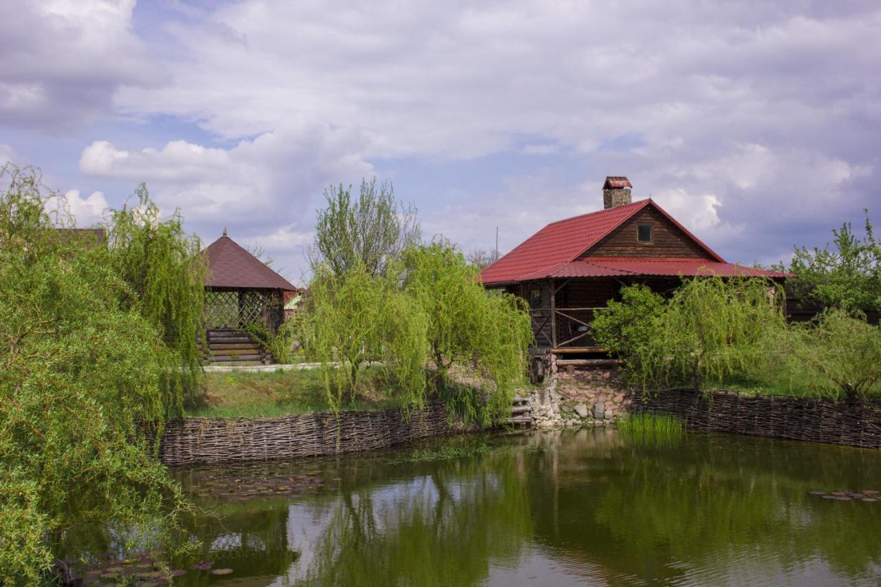Holiday home затишна з озером біля лісу